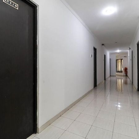 DeKost Grogol Hotel Jakarta Bagian luar foto