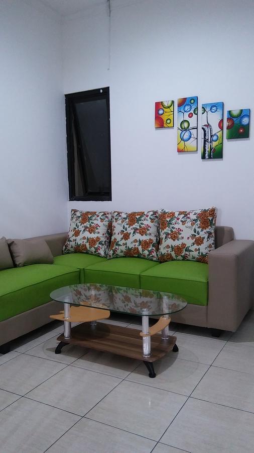 DeKost Grogol Hotel Jakarta Bagian luar foto