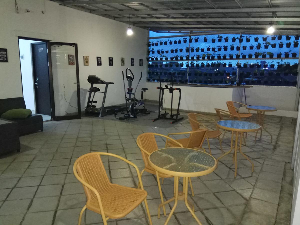 DeKost Grogol Hotel Jakarta Bagian luar foto