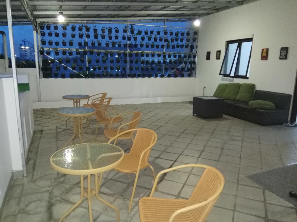 DeKost Grogol Hotel Jakarta Bagian luar foto