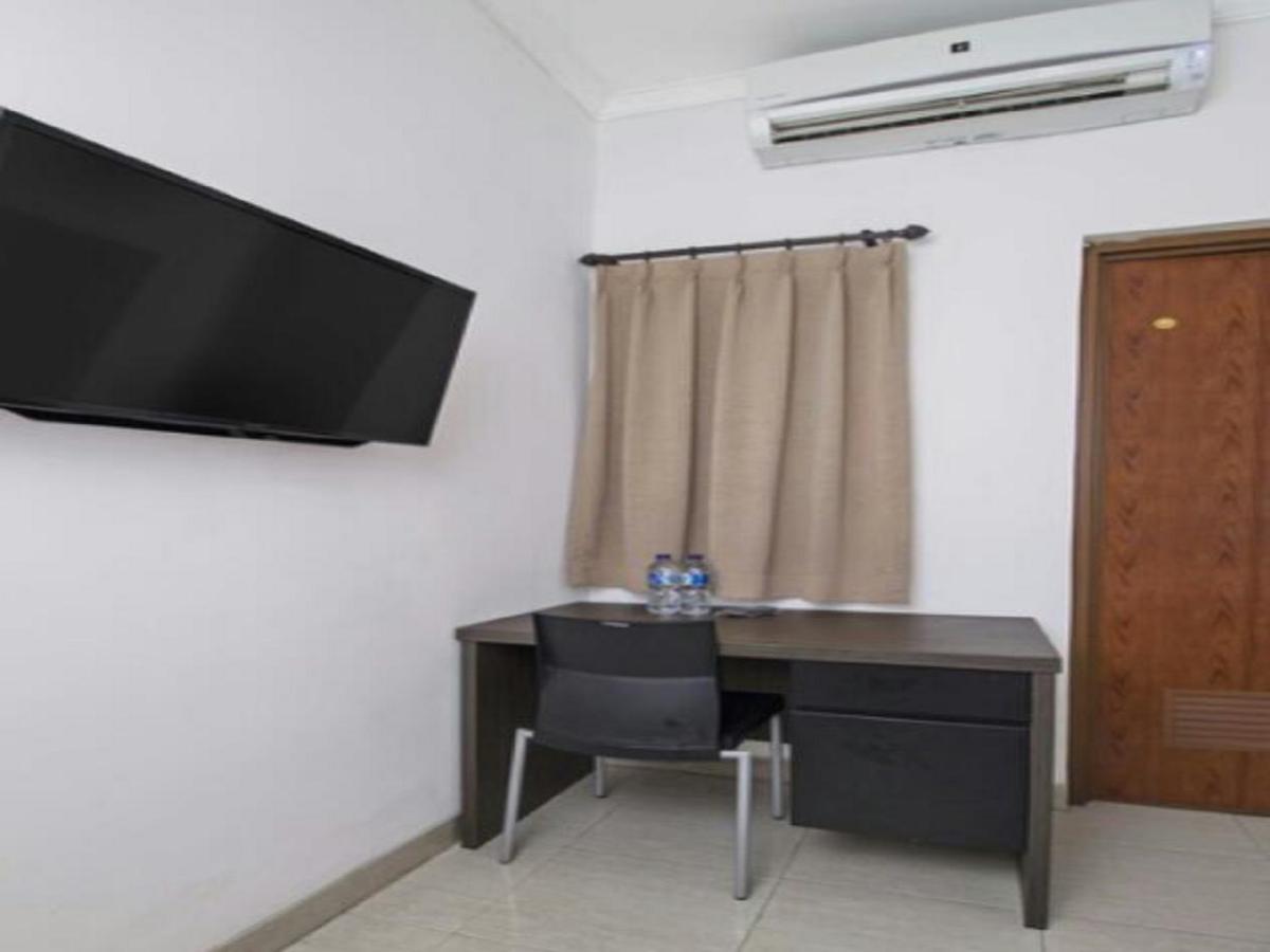DeKost Grogol Hotel Jakarta Bagian luar foto