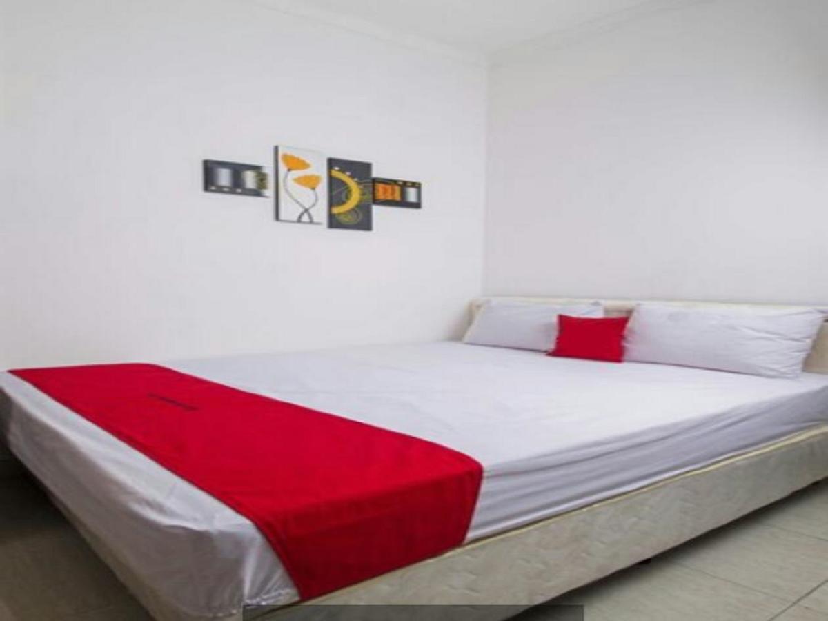DeKost Grogol Hotel Jakarta Bagian luar foto