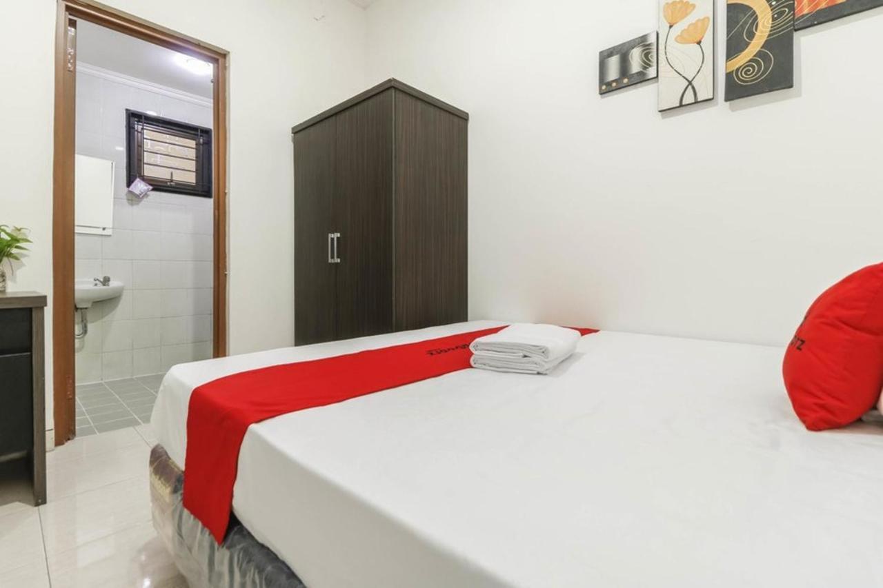 DeKost Grogol Hotel Jakarta Bagian luar foto
